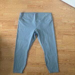 Women’s lululemon Like New Light Blue 23” size 20 Leggings